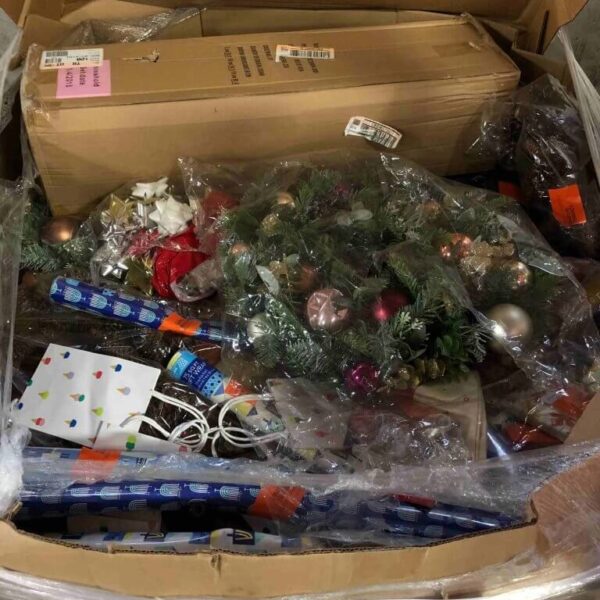 Christmas decorations pallets