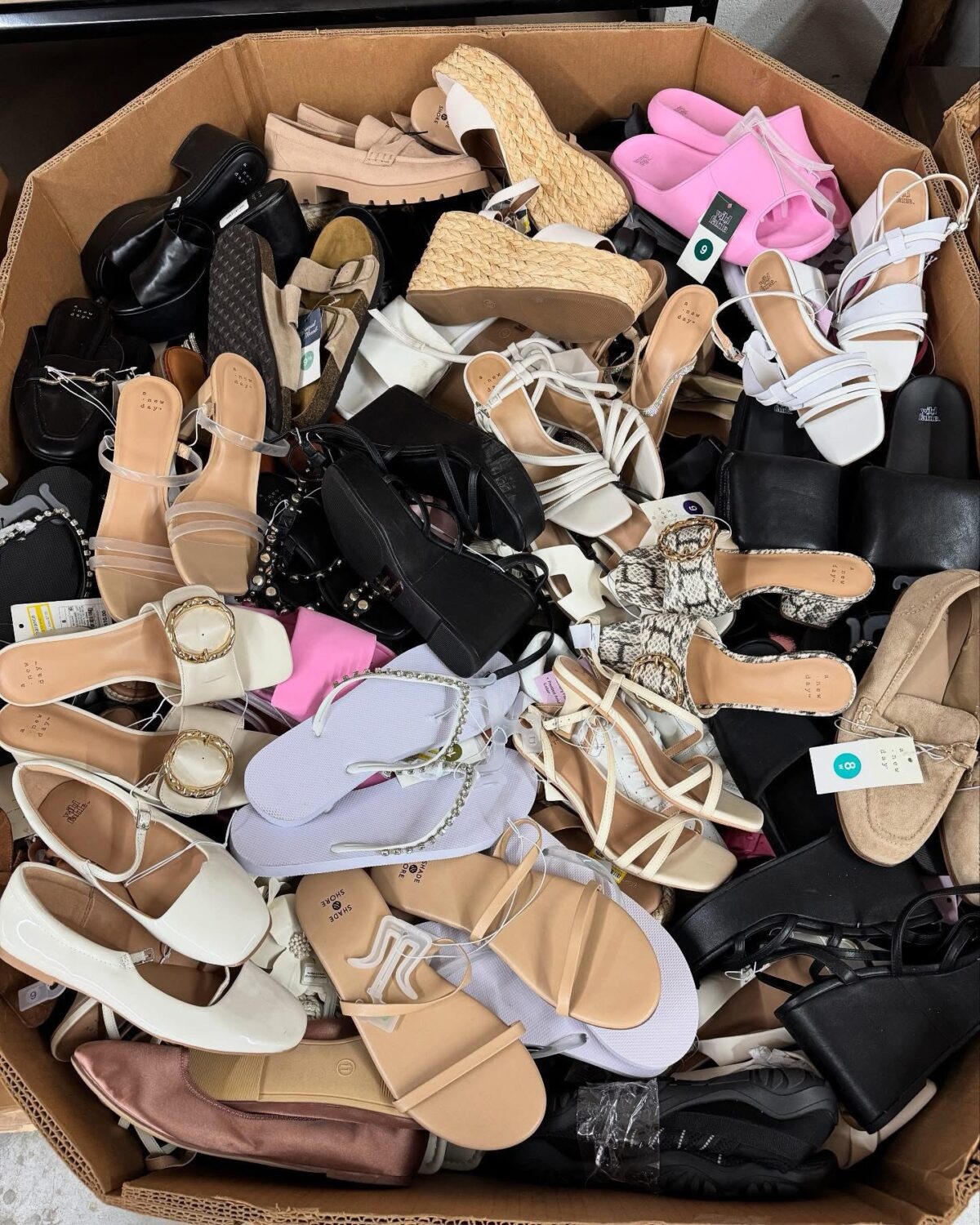 Female shoes pallets for sale